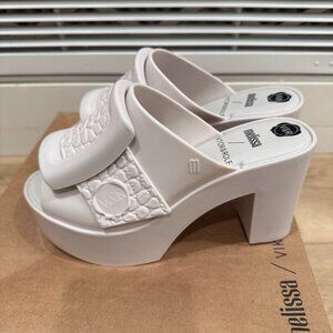 Melissa x Viktor & Rolf Buckle Up Mule — White — Women’s 6 — Brand New